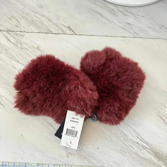 Steve Madden Faux Fur Fingerless Gloves/Mittens​ Stretch Burgundy One Size - Picture 6 of 6